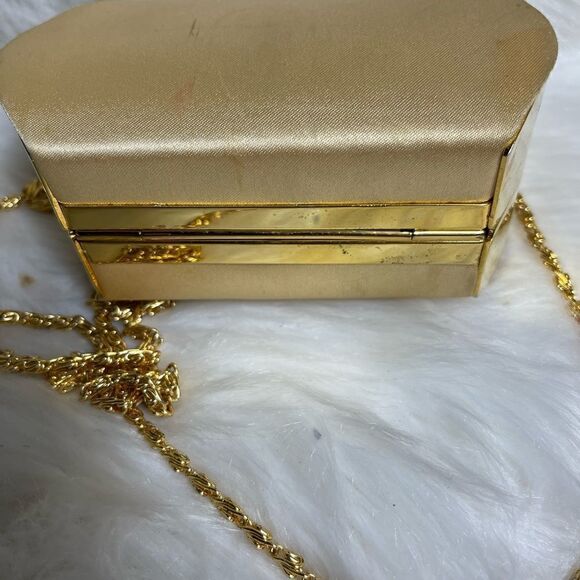 Jessica Mc Clintock gold satin evening clutch with gold tone strap - Picture 4 of 9